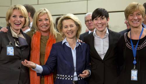 Vertice Nato in rosa: ministri della Difesa cinque sono donne
