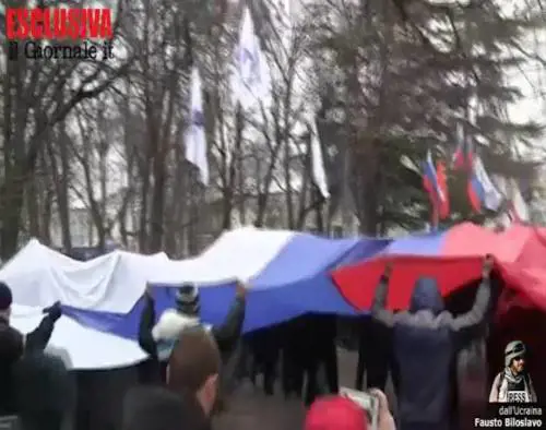 In Crimea si inneggia a Mosca e a Putin