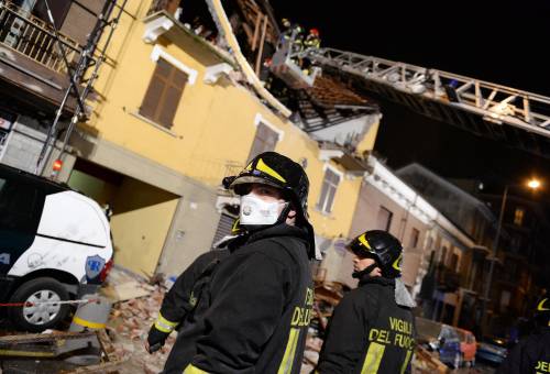 Crolla una palazzina a Torino, le immagini dell'incidente