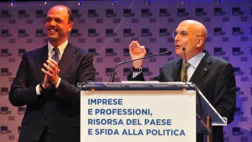 Ma Alfano prende tempo: "No alle urne nel 2015"