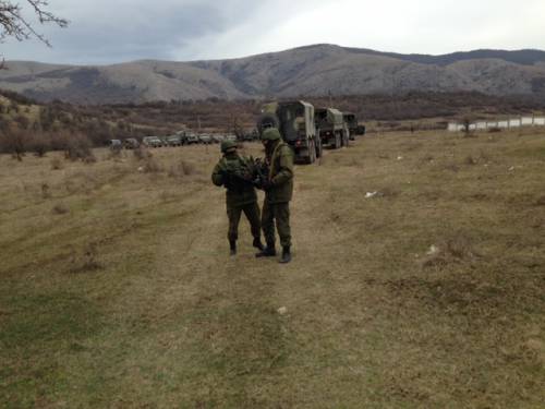 Camion con truppe russe vicino a a Privolnoye