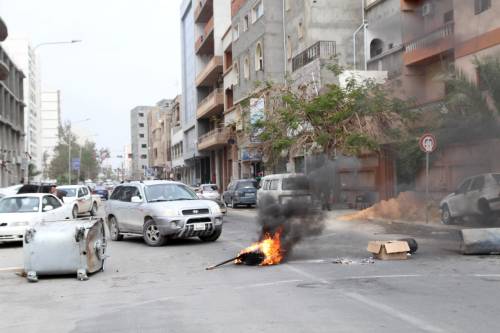 Sale la tensione in Libia: assalto al Congresso, feriti due parlamentari