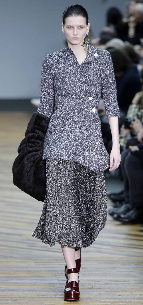 Decisa ma romantica L'eleganza di Céline conquista Parigi