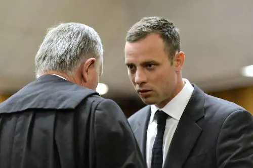 Oscar Pistorius in aula con l'avvocato Barry Roux