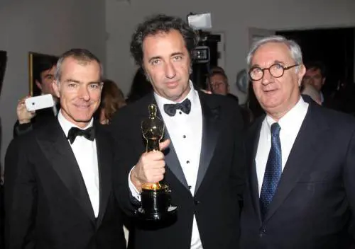 Paolo Sorrentino tra Giampaolo Letta (a sinistra) e Mario Spedaletti di Medusa film