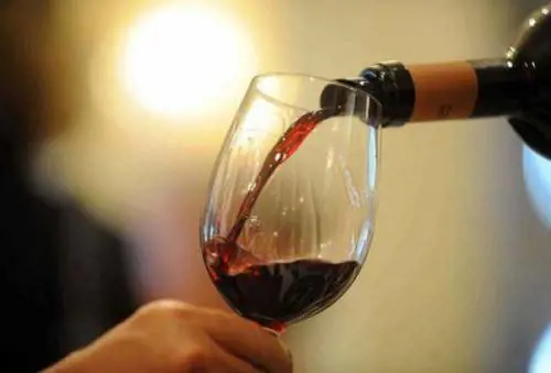 Genova, 59enne spacca la porta dell'osteria: "Il riso faceva schifo"
