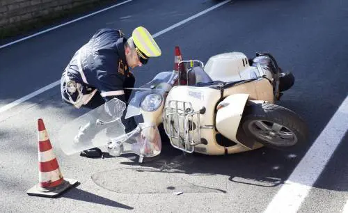 Incidente in scooter: Fiorello investe pedone