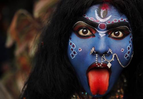 Colori, serpenti e cannabis, la due giorni del festival di Shiva in India