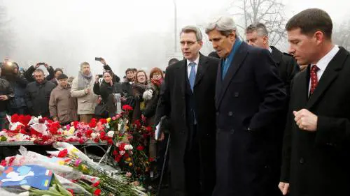 John Kerry al Maidan di Kiev
