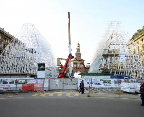 «Sembra la Tour Eiffel dei poveri»