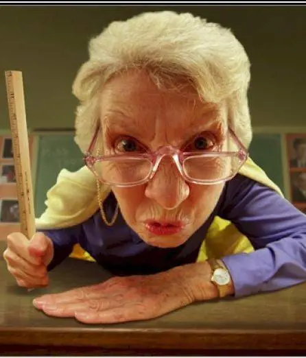 Le rubano 30 euro. Perquisisce i suoi alunni