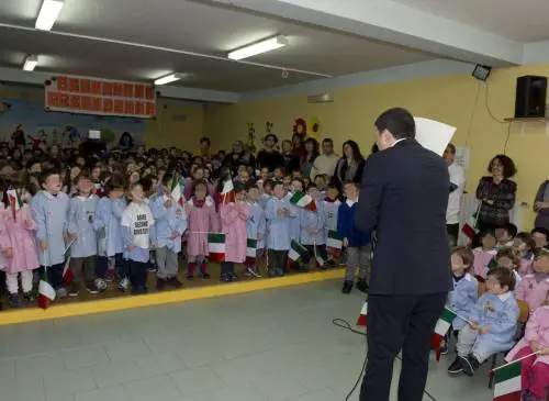 Prove di «regime» a scuola: i bimbi inneggiano a Renzi