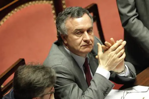 Pd, Bubbico tiene duro: "Io garantista, non lascio"