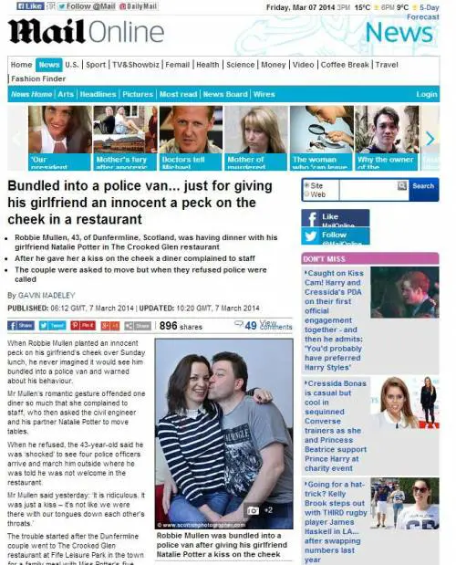 Scozia, fermati dalla polizia per un bacio sulla guancia