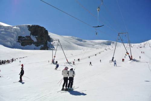Tragedia in Val D'Aosta: bimba di tre anni muore travolta sugli sci