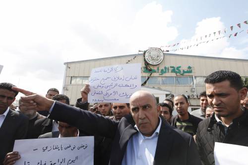 Impiegati della Waha Oil Company in sciopero a Tripoli