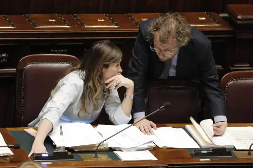 Il ministro Boschi alla Camera con Luca Lotti, sottosegretario alla presidenza del consiglio