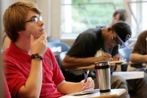 Università in eterna crisi calate le matricole e solo la metà si laurea