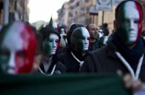 L'appoggio di CasaPound: ​"Marino resta con noi"