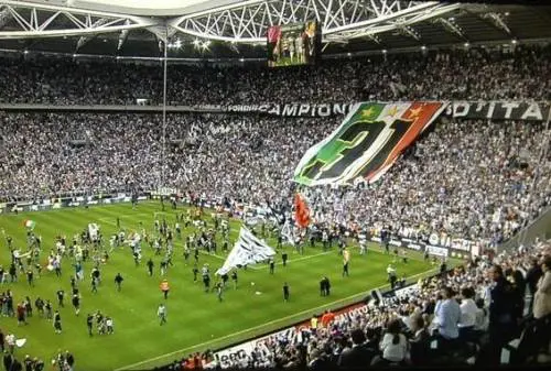 Ultrà della Juve contro la vedova Scirea: "Si tolga lei il cognome"