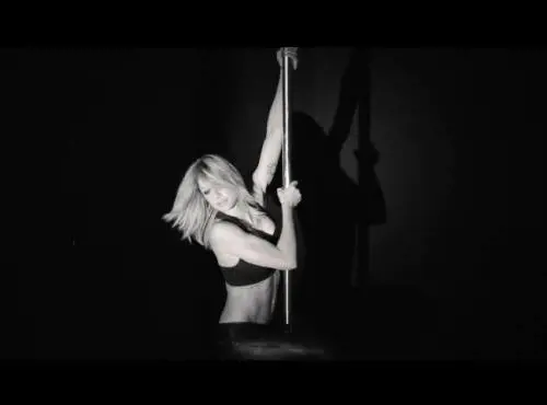 Maddalena Corvaglia si lancia nella pole dance!