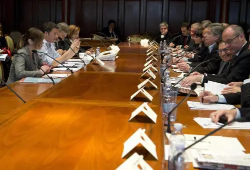 Un momento dell'incontro tra governo e Regioni