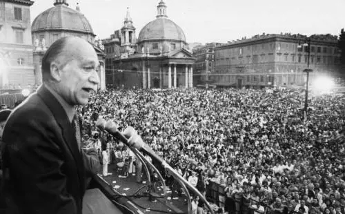Vi prego fate qualcosa di destra