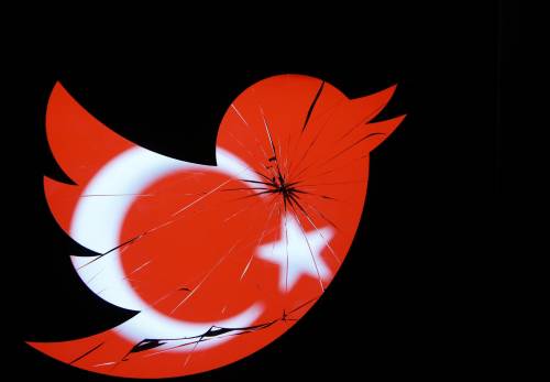 Twitter svela tangenti e video a luci rosse Erdogan lo fa chiudere
