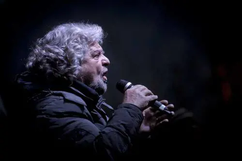 Grillo sta con Zagrebelsky: ecco il fronte anti-riforme che minaccia il governo