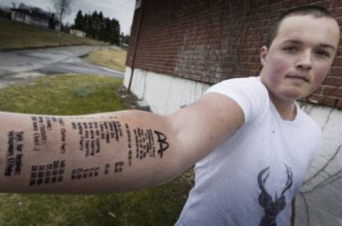 Stian Ytterdahl, il ragazzo che si è fatto tatuare lo scontrino del McDonald's
