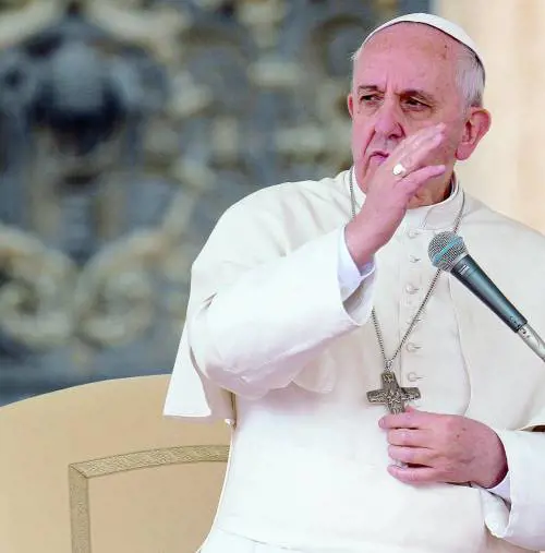 La levataccia di 518 politici. Il Papa li manda all'inferno