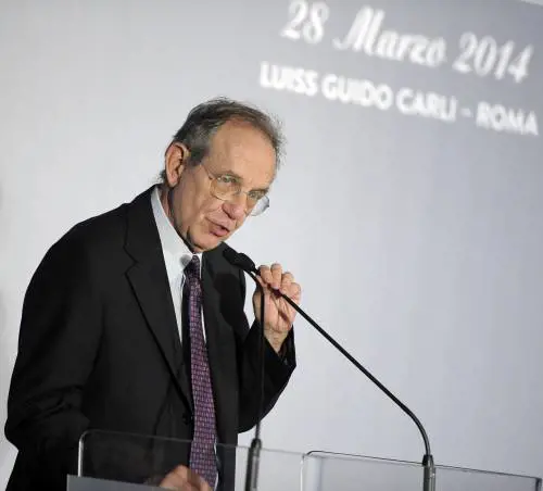Padoan pensi alle aziende, anziché tassare le rendite