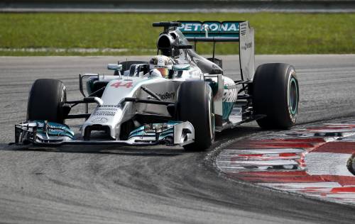 Gp di Malesia, vince Hamilton: la Mercedes fa la doppietta