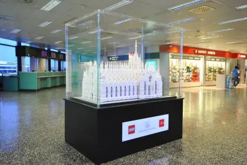 Il Duomo di Milano costruito con 100.000 mattoncini Lego