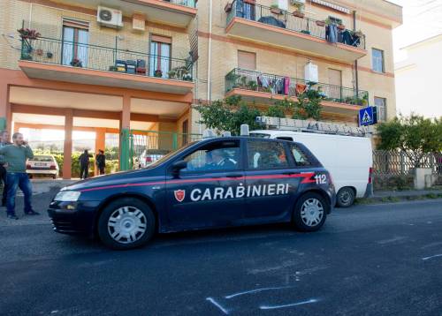 Bimba sfugge alla madre: auto la travolge