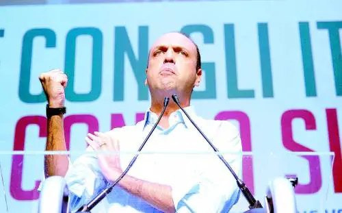 Alfaniani contro Maroni «Vogliamo più assessori»