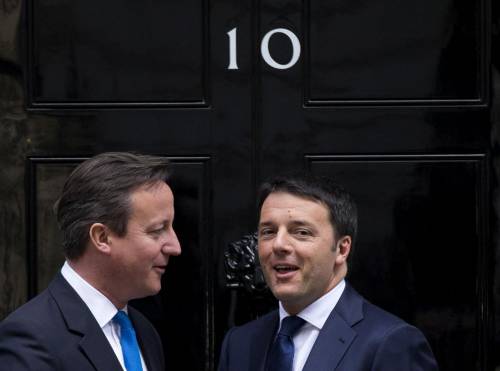 Cameron e Renzi davanti alla residenza del premier inglese a Londra