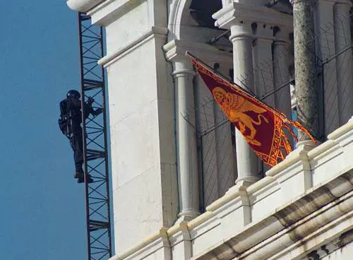 Nel paese del tanko: "Qui nessun esercito abbiamo solo rabbia"