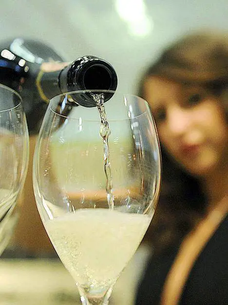 Il vino resiste alla crisi e continua a dare lavoro