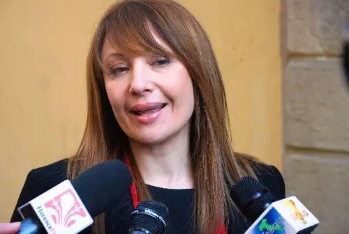 "Fate largo, è un onorevole" La cugina di Renzi  ricoverata d'urgenza