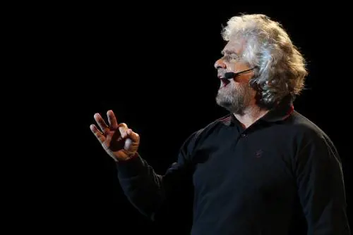 Grillo attacca Renzi: "Al 41 bis per menzogna pubblica"