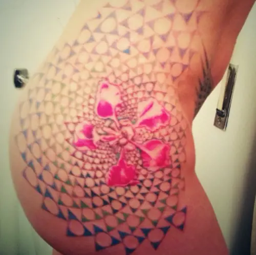 Asia Argento e il tatoo sul lato B