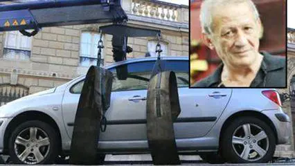 L'artista italiano contro l'Eliseo: "Le autorità francesi mi hanno sedato"