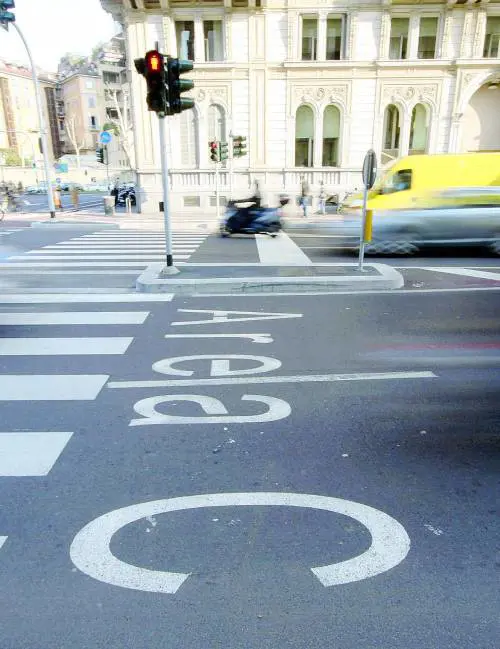 Area C, applausi dall'Europa. Ma qui serrande abbassate