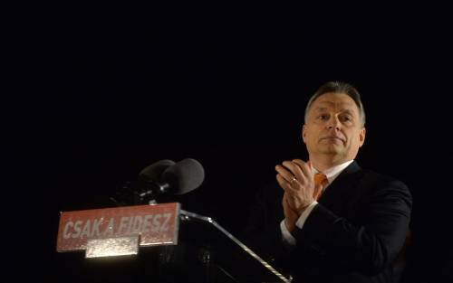 Orban le suona all'Europa: "Ue incapace di gestire gli immigrati"