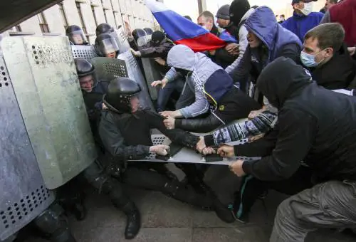 Ucraina, filorussi proclamano la Repubblica di Donetsk