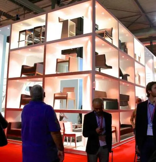 «È il più bel made in Italy» E Maroni attacca Renzi