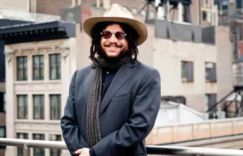 I vermi funky con la febbre del sabato sera (e voce di Arisa)