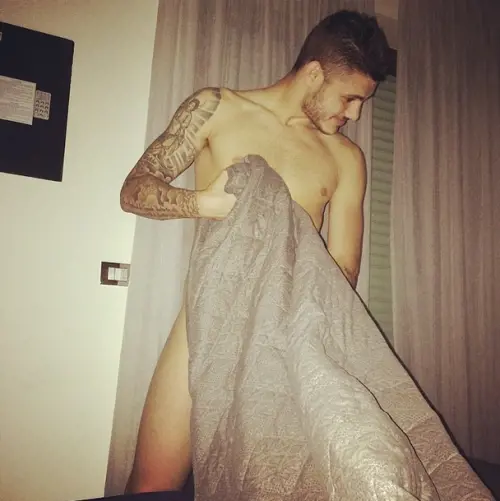 Wandita e Icardi, una coppia social: adesso anche il selfie "aftersex"