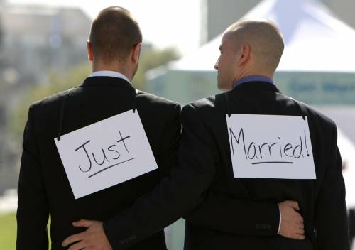 L'ultimo diktat delle toghe: "Matrimoni gay subito" 